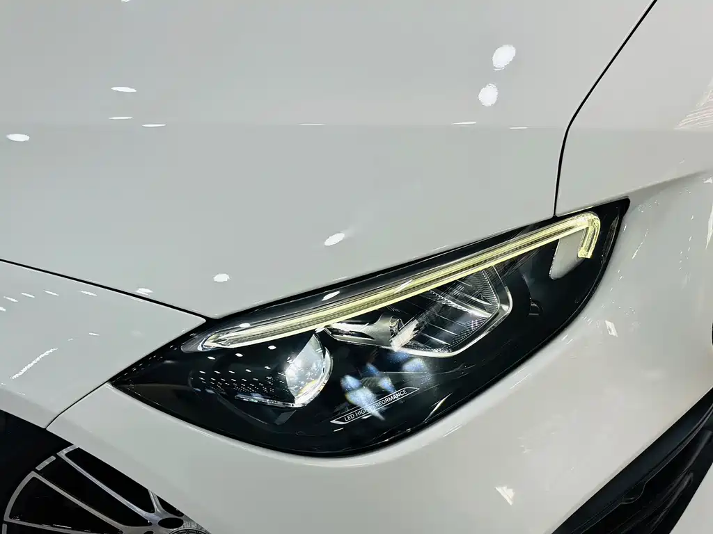 Mercedes-Benz C-Class — миниатюра 10
