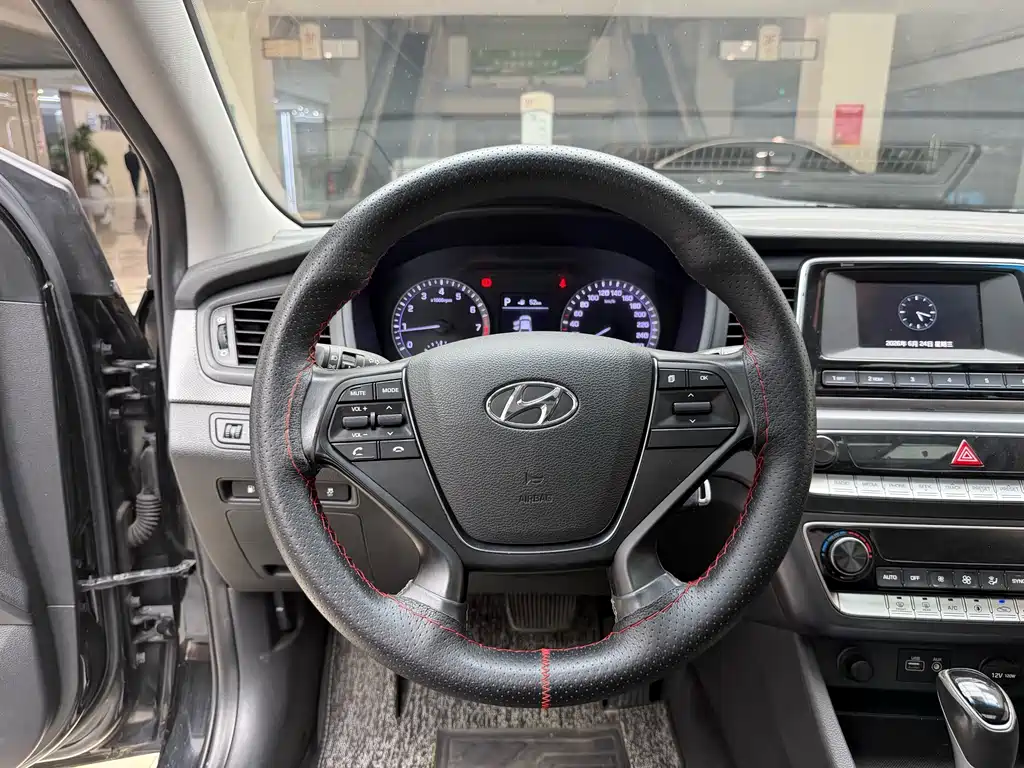 Hyundai Sonata — миниатюра 12