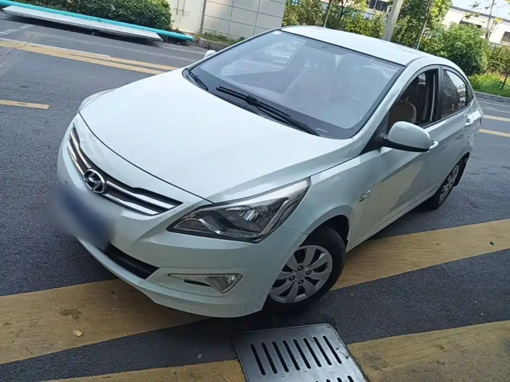 2015 Hyundai Verna - zdjęcie 1 z 25