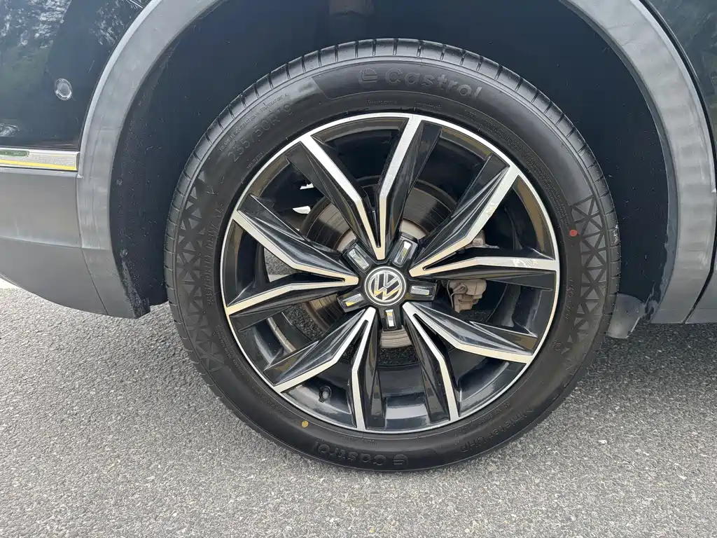 Volkswagen Tiguan L — миниатюра 18