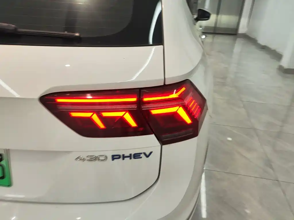 Volkswagen Tiguan L PHEV — миниатюра 8