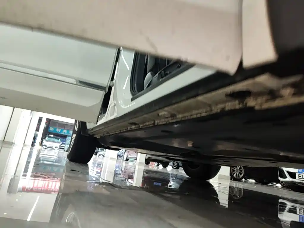 Volkswagen Tiguan L PHEV — миниатюра 21