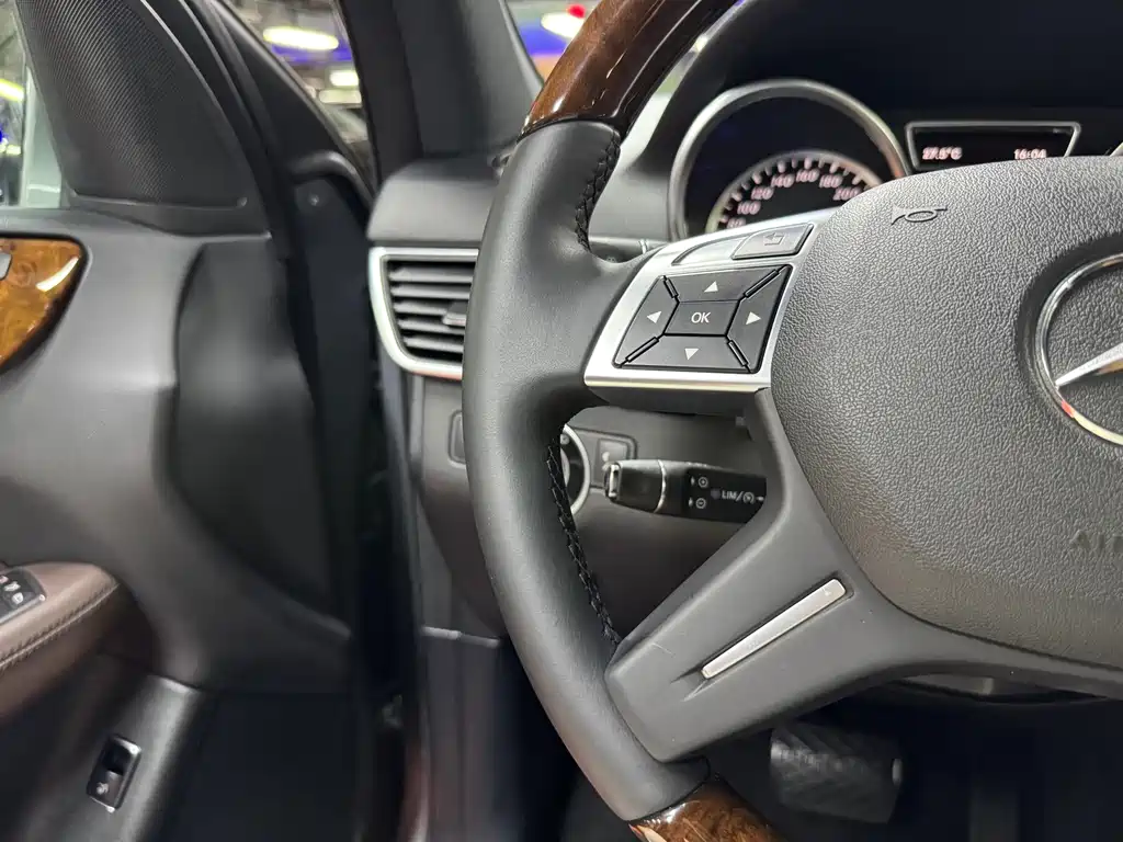 Mercedes-Benz M-Class — миниатюра 35