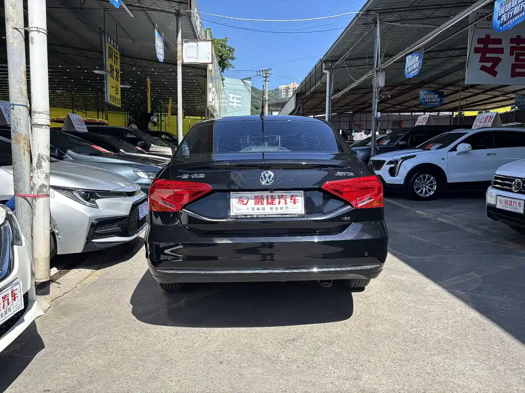 Volkswagen Jetta — миниатюра 10