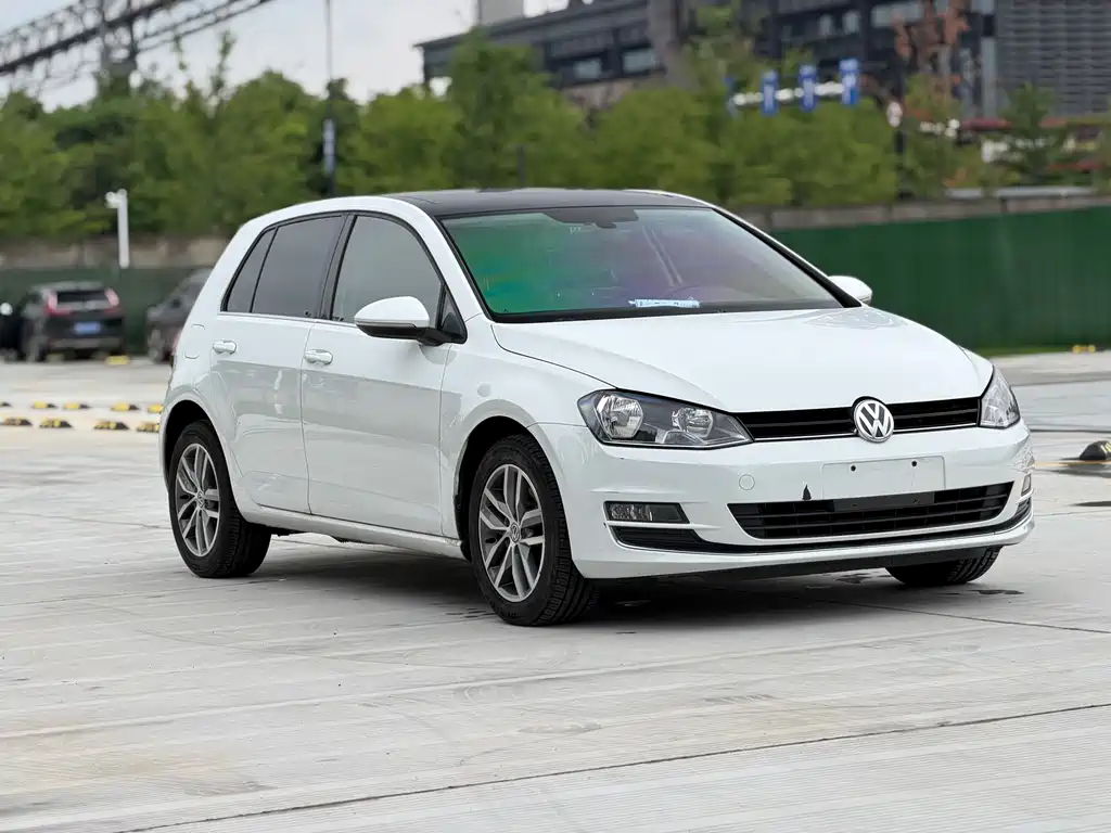 Volkswagen Golf 2016 230TSI AT Luxury