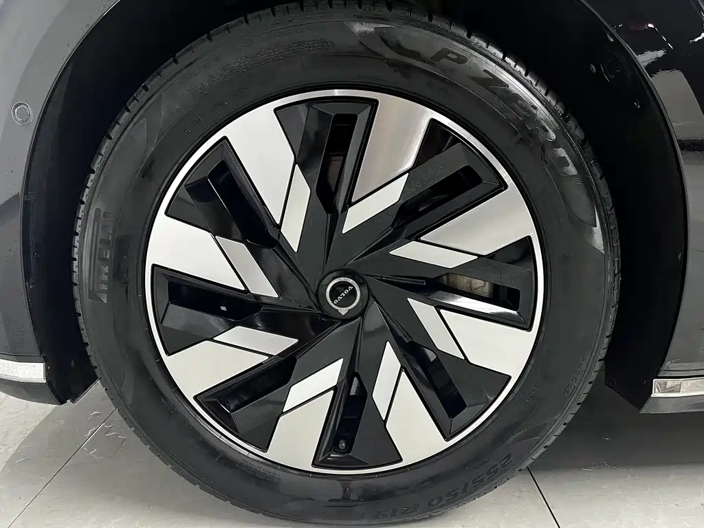 Volvo EM90 — миниатюра 6