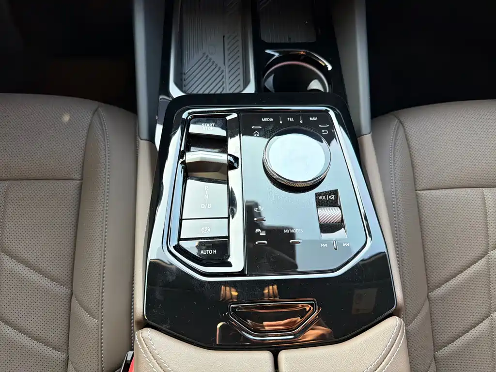 BMW i5 — миниатюра 6