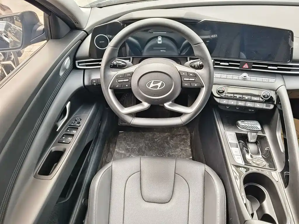 Hyundai Elantra — миниатюра 6
