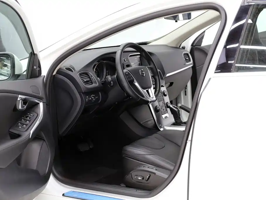 Volvo V40 — миниатюра 5