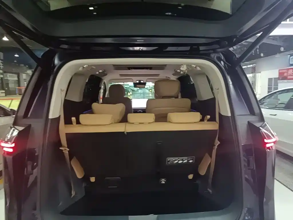 GAC Motor Trumpchi E8 PHEV — миниатюра 19
