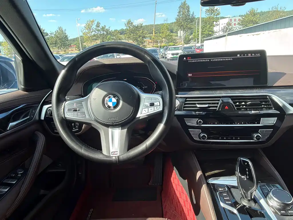 BMW 5 Series — миниатюра 11