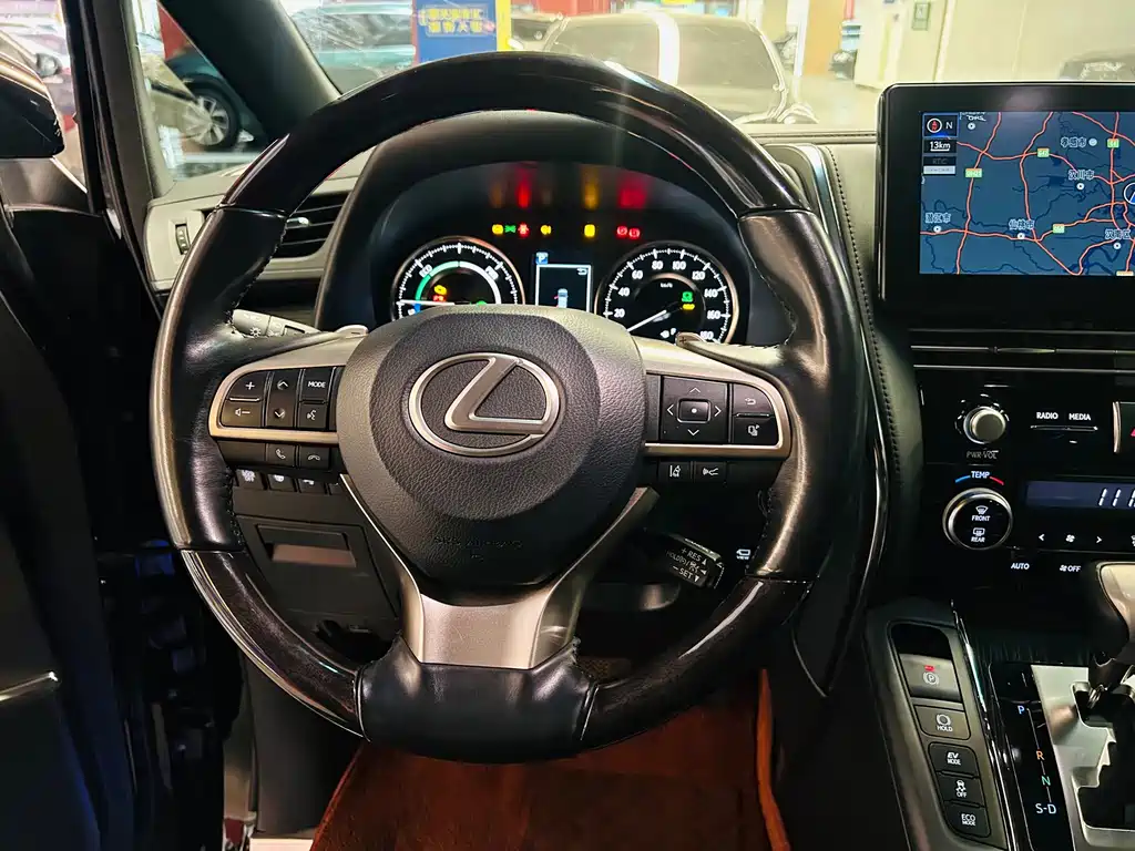 Lexus LM — миниатюра 17