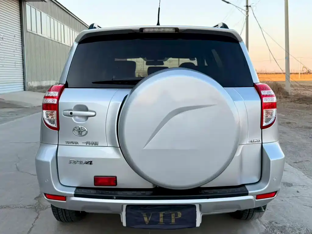 Toyota RAV4 — миниатюра 6
