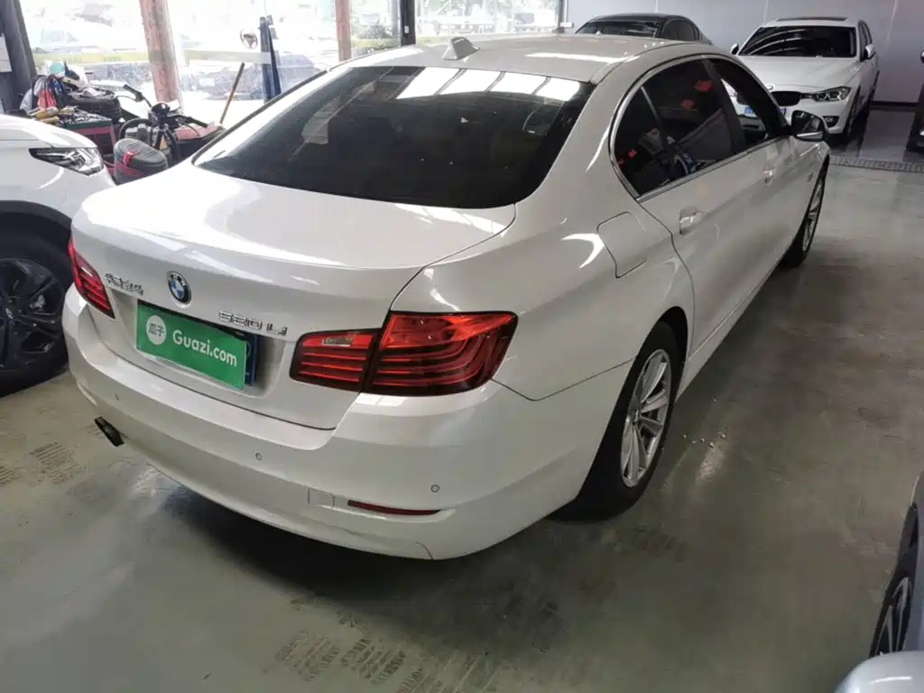 BMW 5 Series — миниатюра 7
