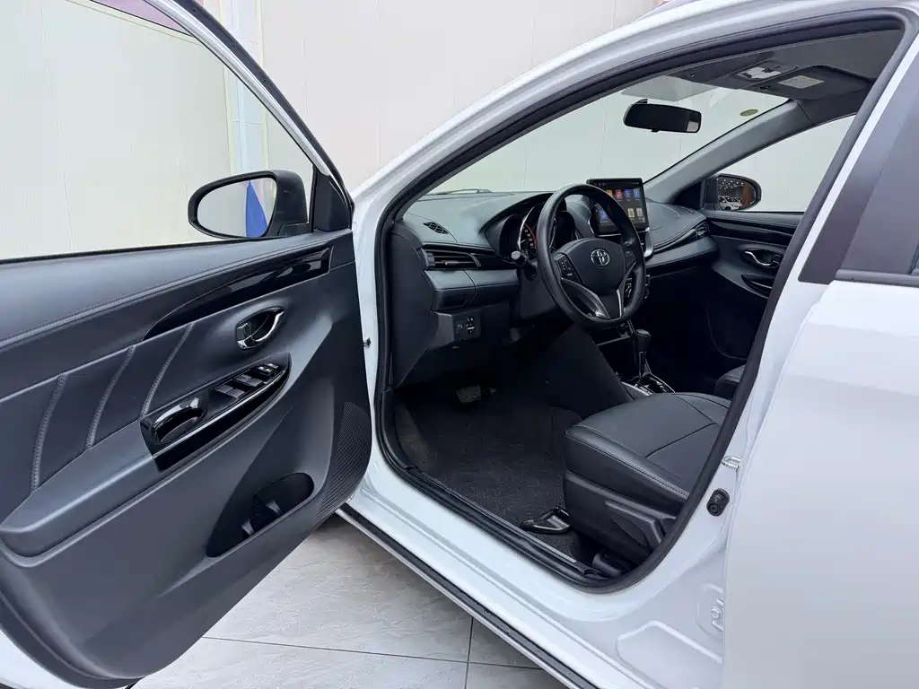 Toyota Yaris L — миниатюра 7