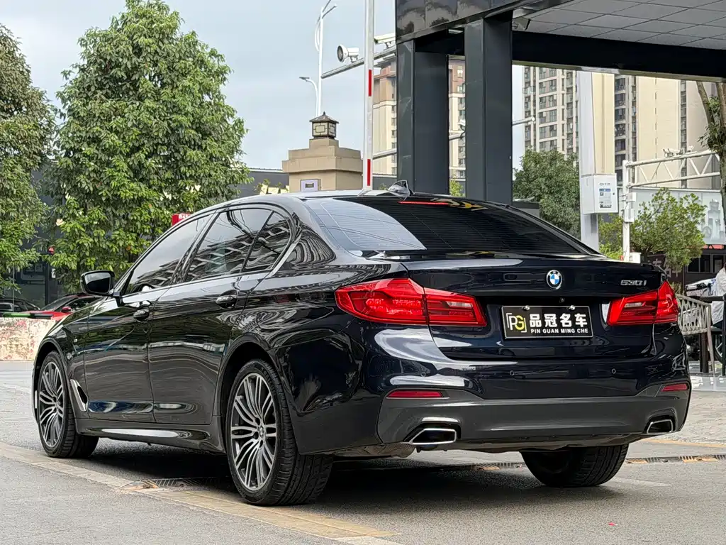BMW 5 Series — миниатюра 7