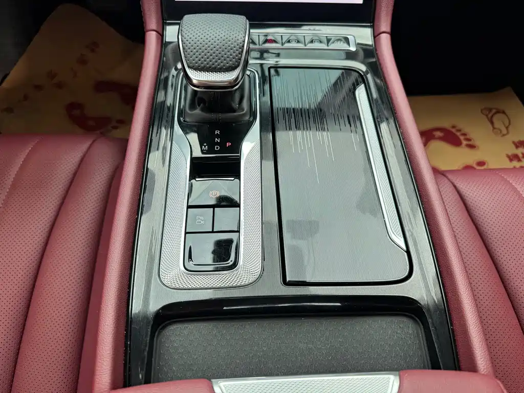 Hongqi Hongqi H5 — миниатюра 9