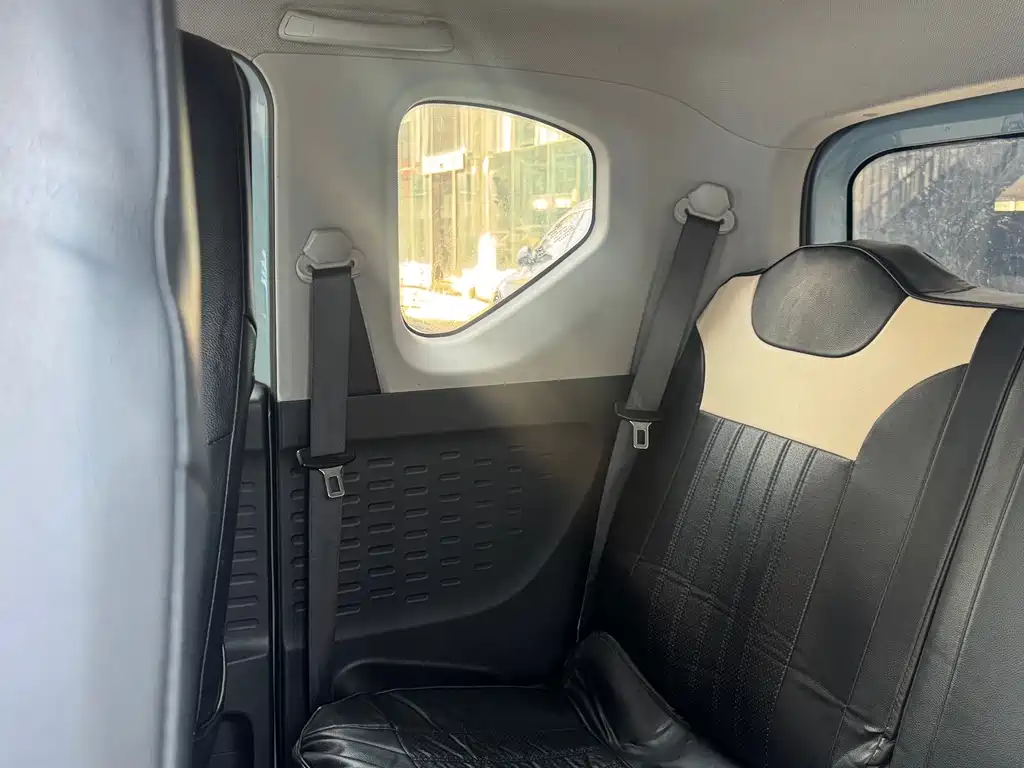 Wuling MINIEV — миниатюра 5