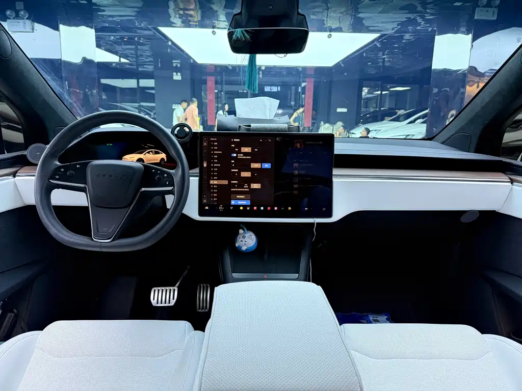 Tesla Model X — миниатюра 9
