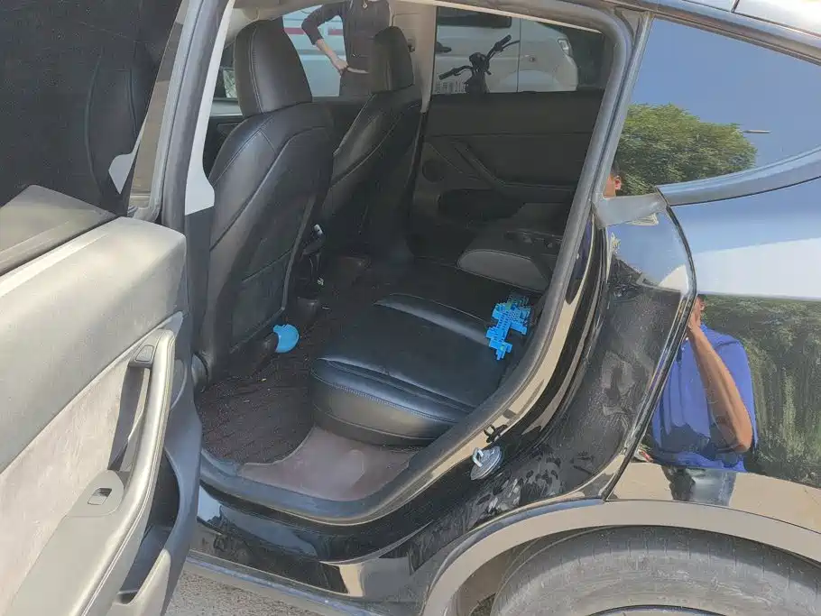 Tesla Model Y — миниатюра 11