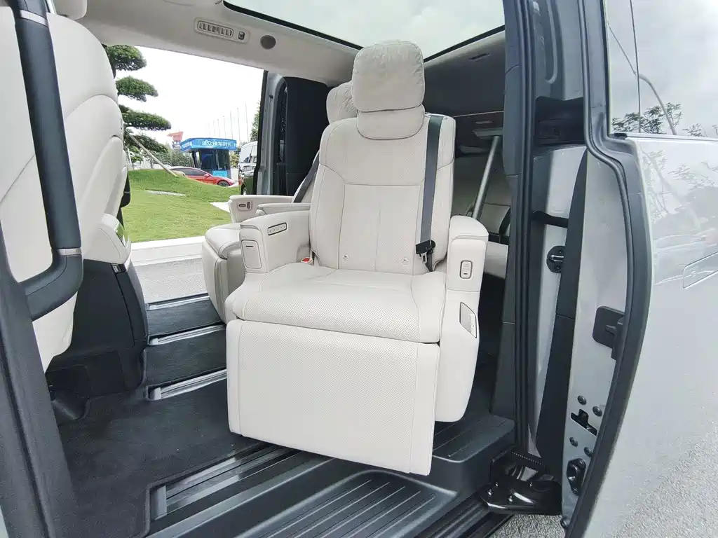 Li Auto Li MEGA — миниатюра 10