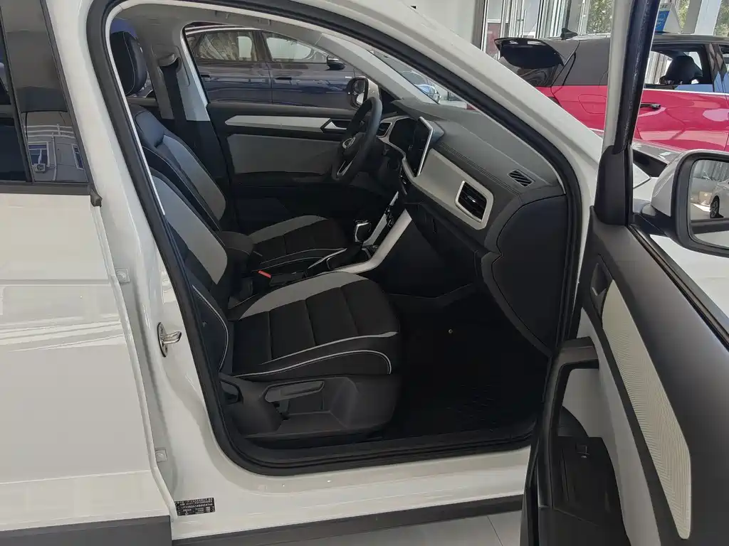 Volkswagen T-Roc — миниатюра 7