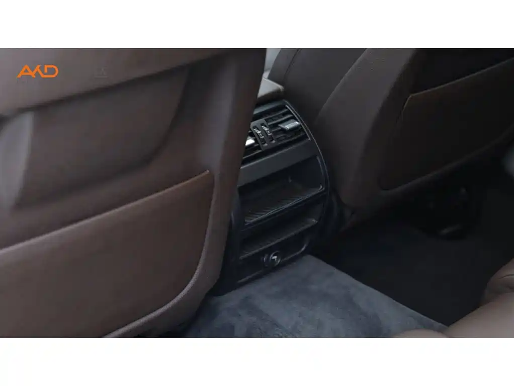 BMW 5 Series — миниатюра 9