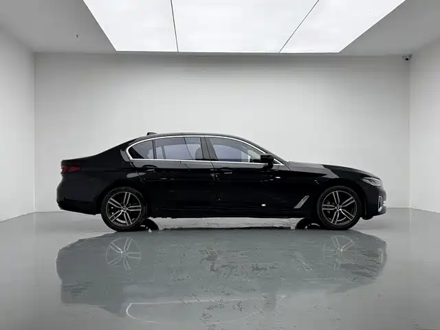 BMW 5 Series — миниатюра 8