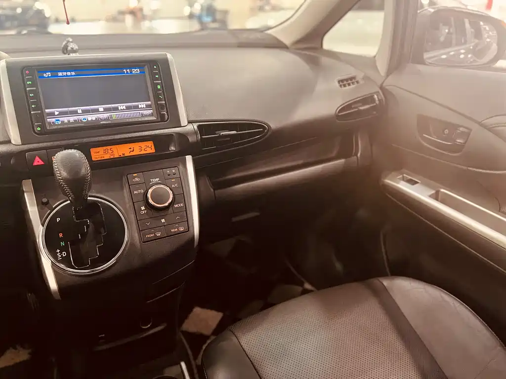 Toyota WISH — миниатюра 9