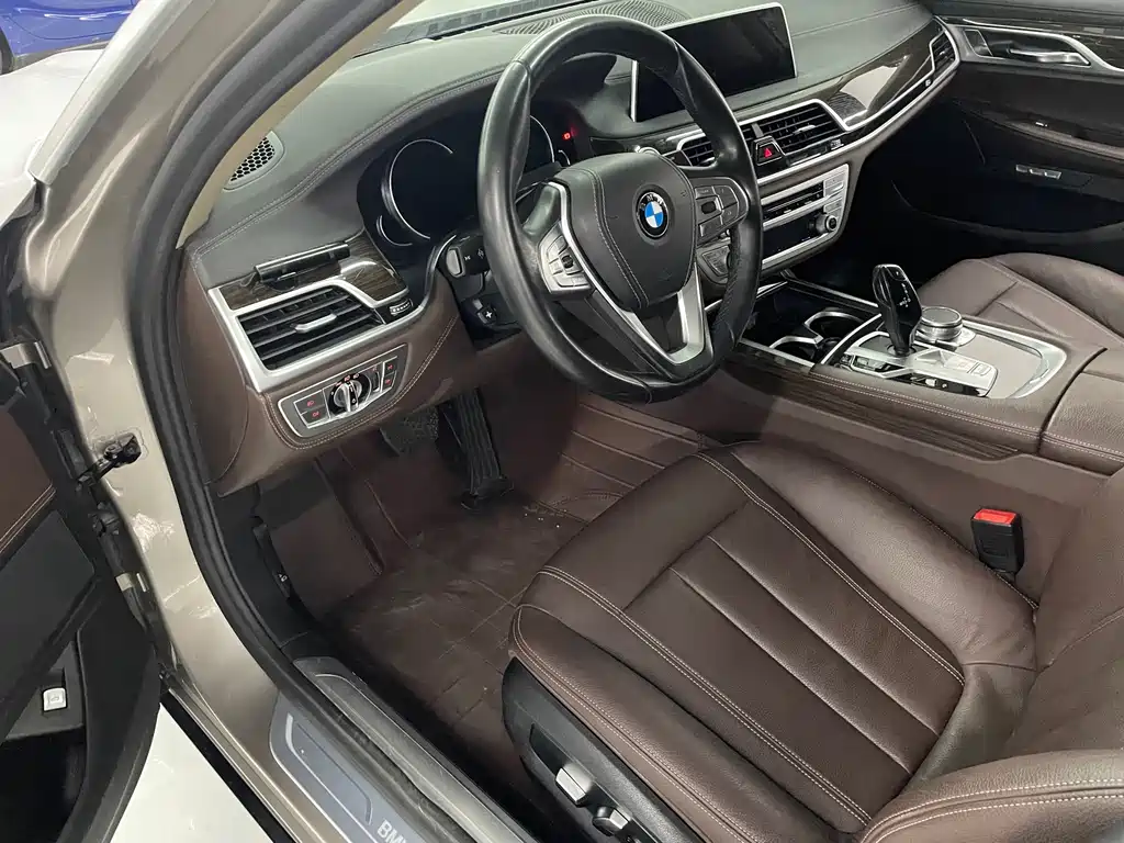BMW 7 Series — миниатюра 14