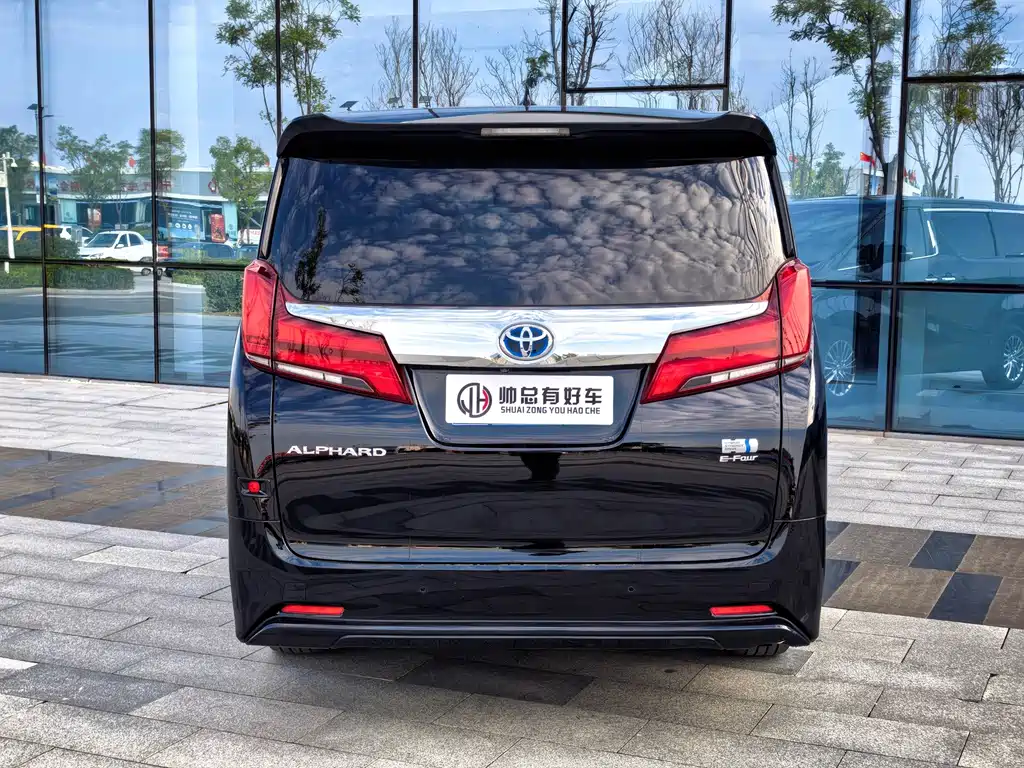Toyota Alphard — миниатюра 8