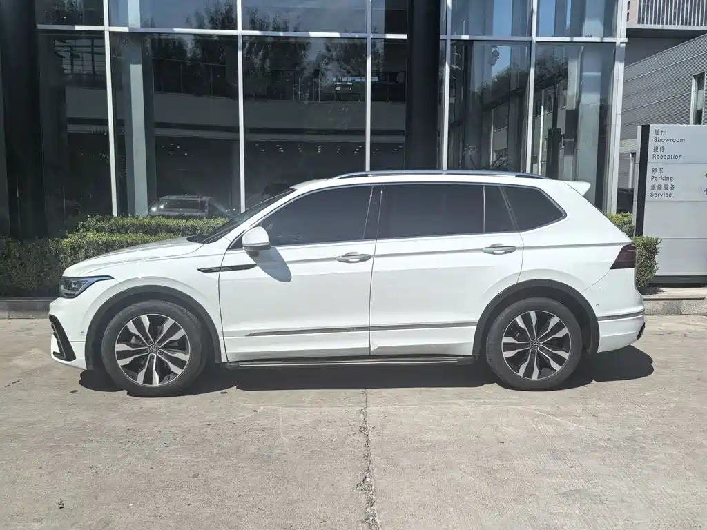 Volkswagen Tiguan L — миниатюра 2