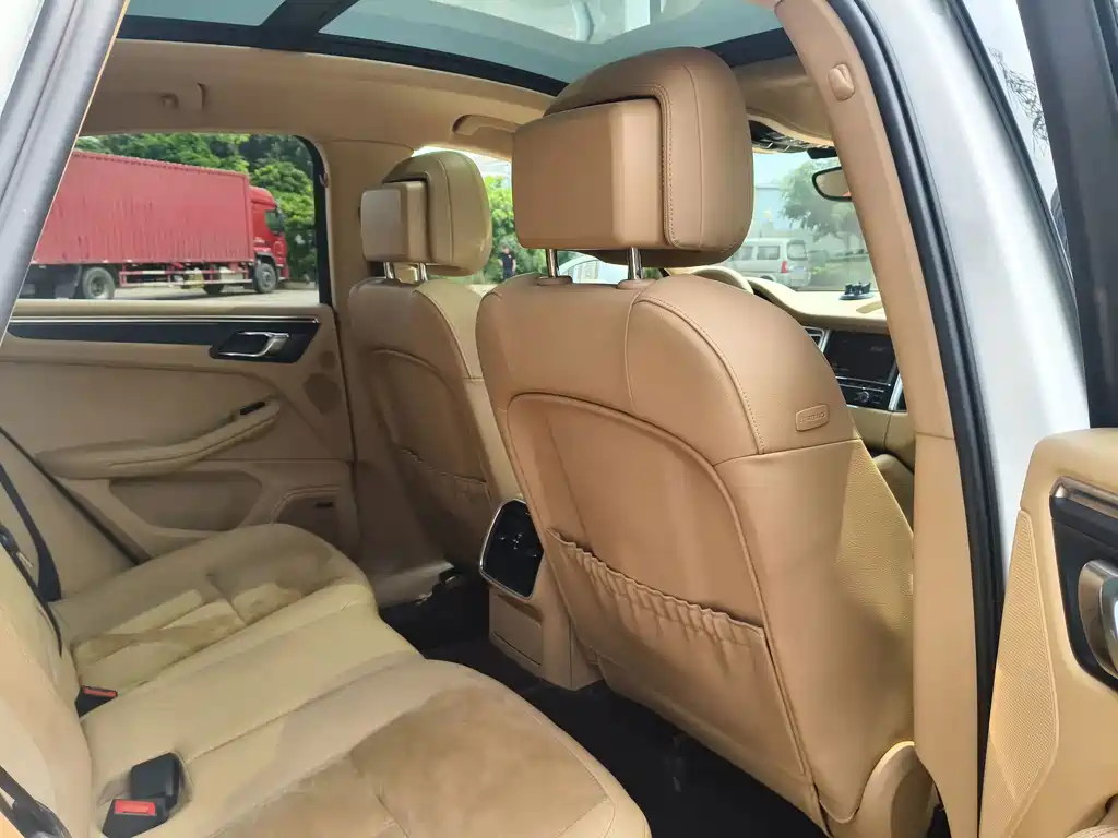 Porsche Macan — миниатюра 11