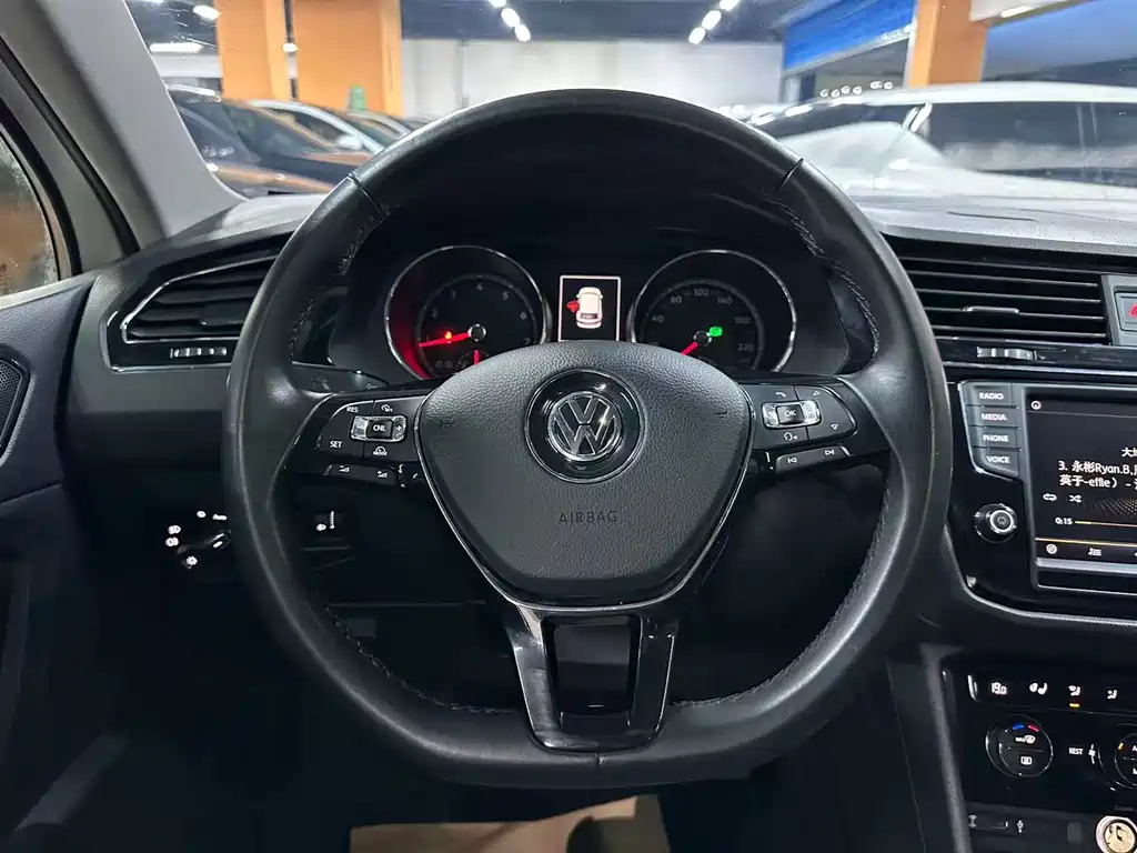 Volkswagen Tiguan L — миниатюра 10