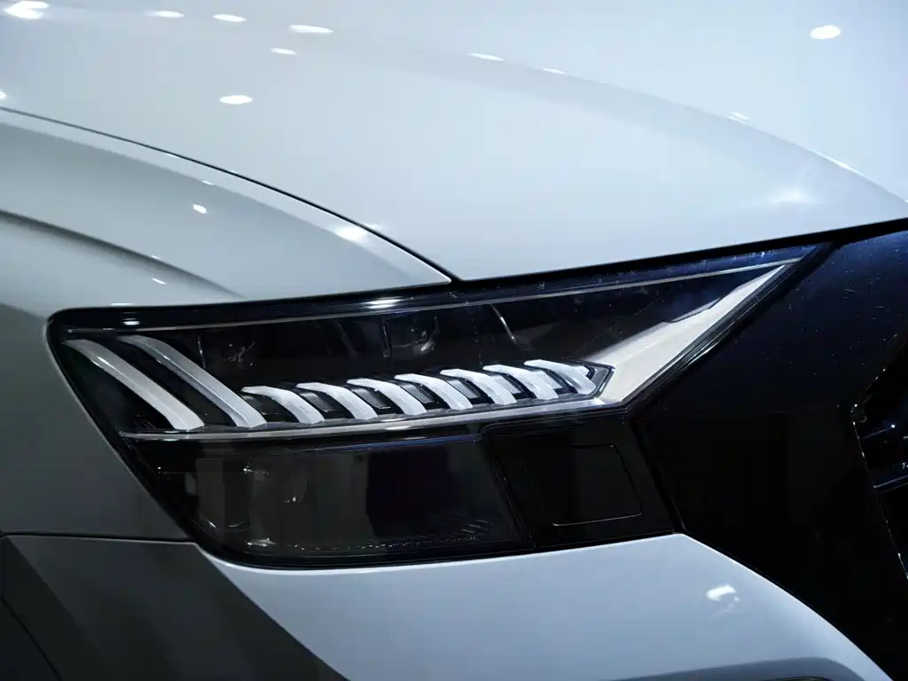 Audi RS Q8 — миниатюра 9