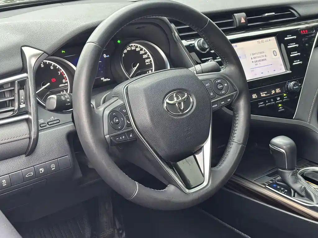 Toyota Camry — миниатюра 8