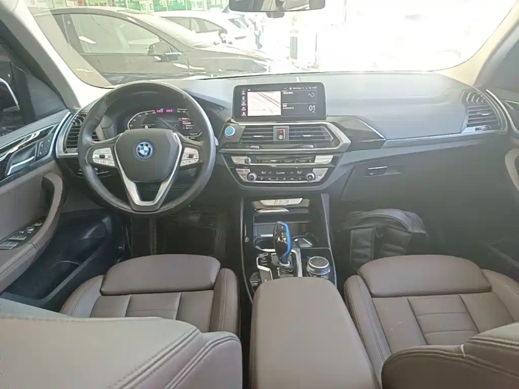 BMW iX3 — миниатюра 10