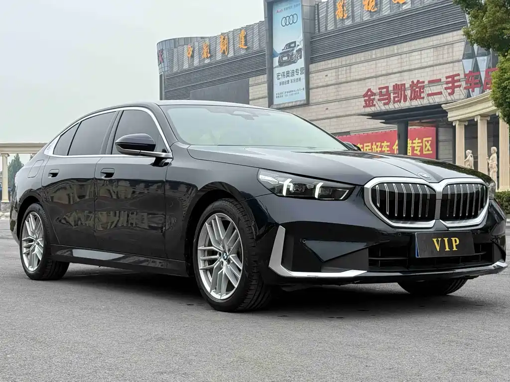 BMW 5 Series — миниатюра 3