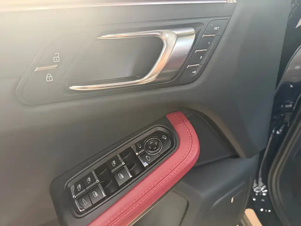 Porsche Macan — миниатюра 4