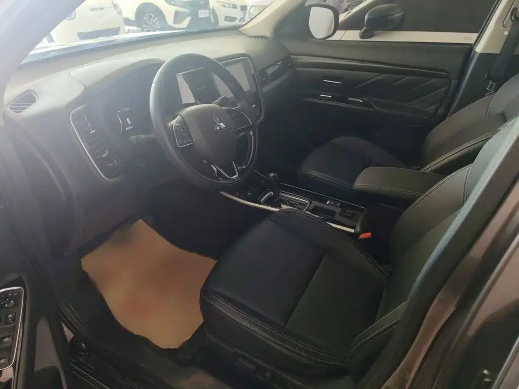 Mitsubishi Outlander — миниатюра 11