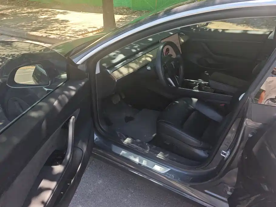 Tesla Model 3 — миниатюра 9