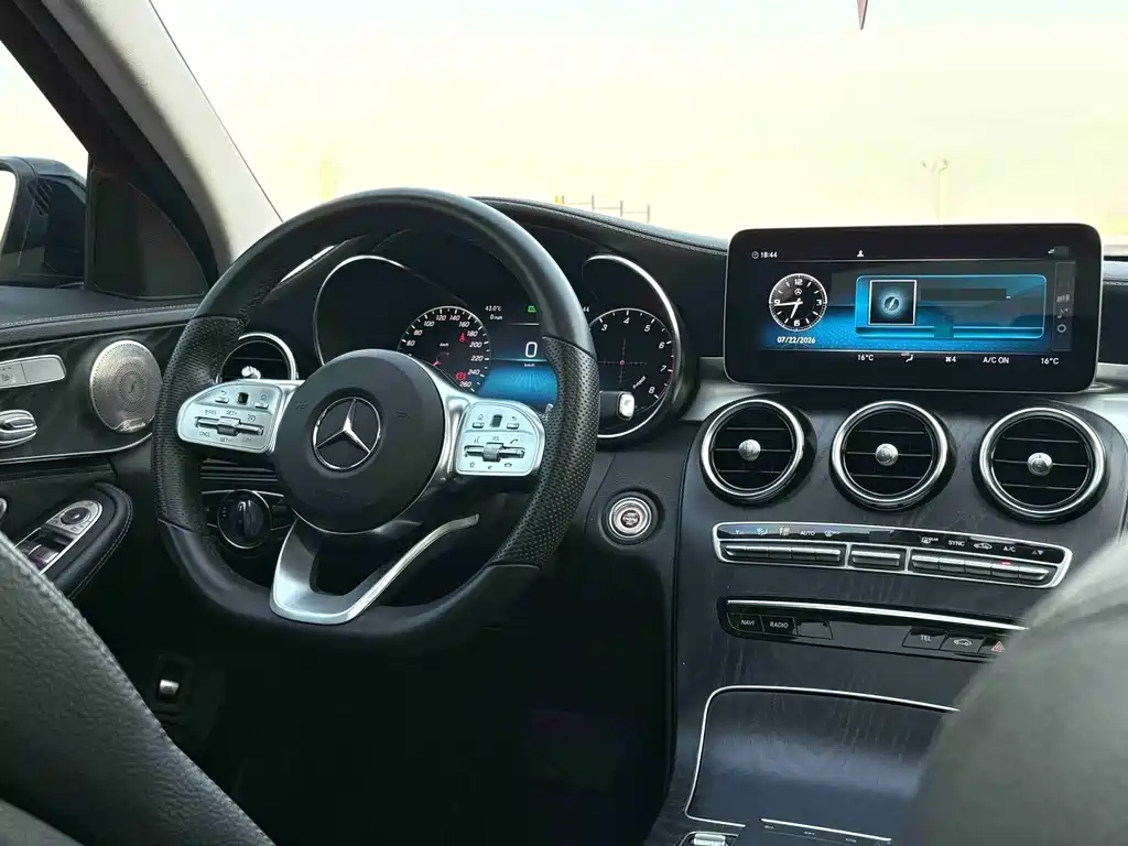 Mercedes-Benz C-Class — миниатюра 7