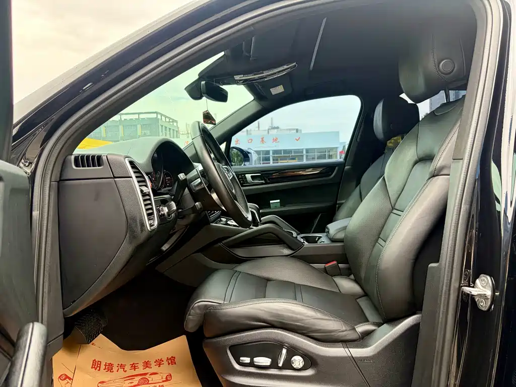 Porsche Cayenne — миниатюра 7