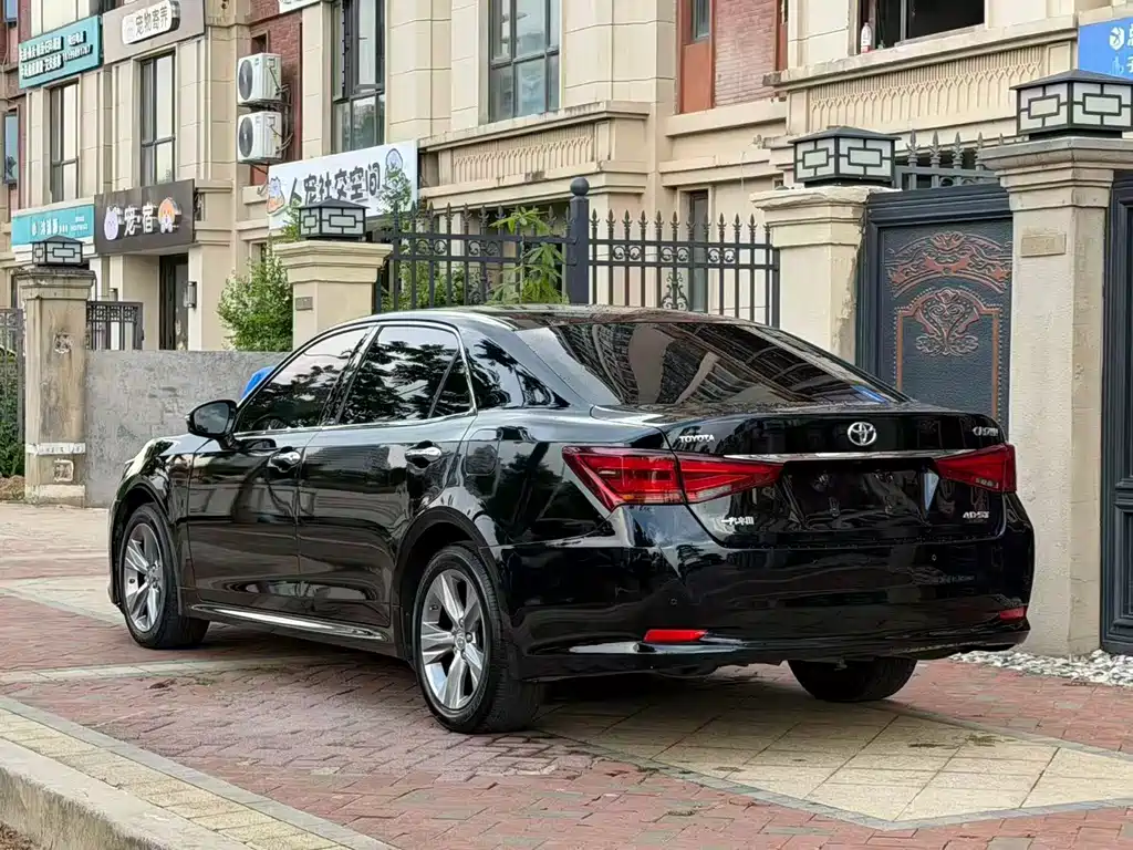 Toyota Crown 2015 2.0T Fashion
