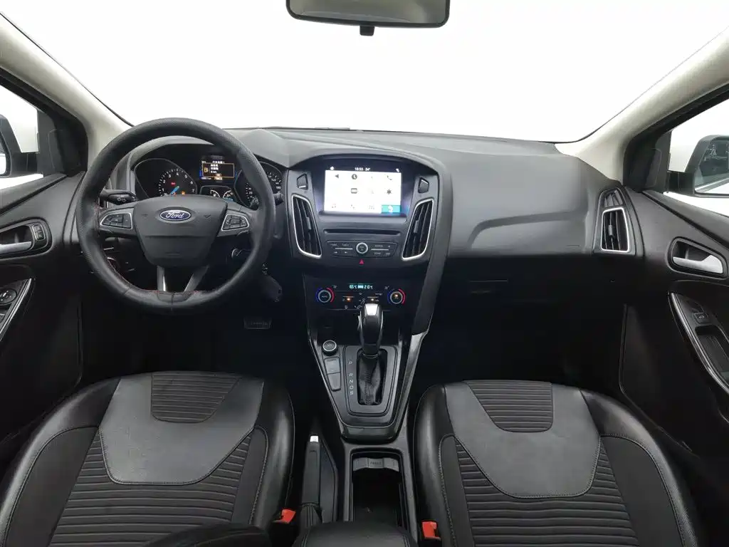 Ford Focus 2017 EcoBoost 180 AT Elite