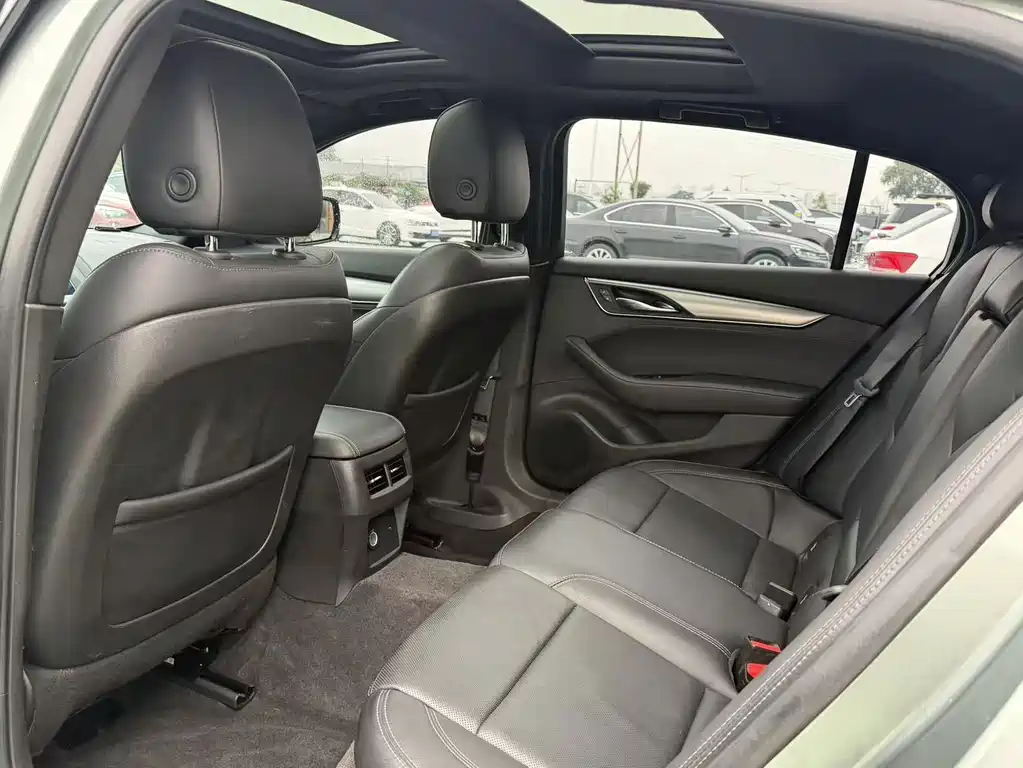 Cadillac CT5 — миниатюра 5
