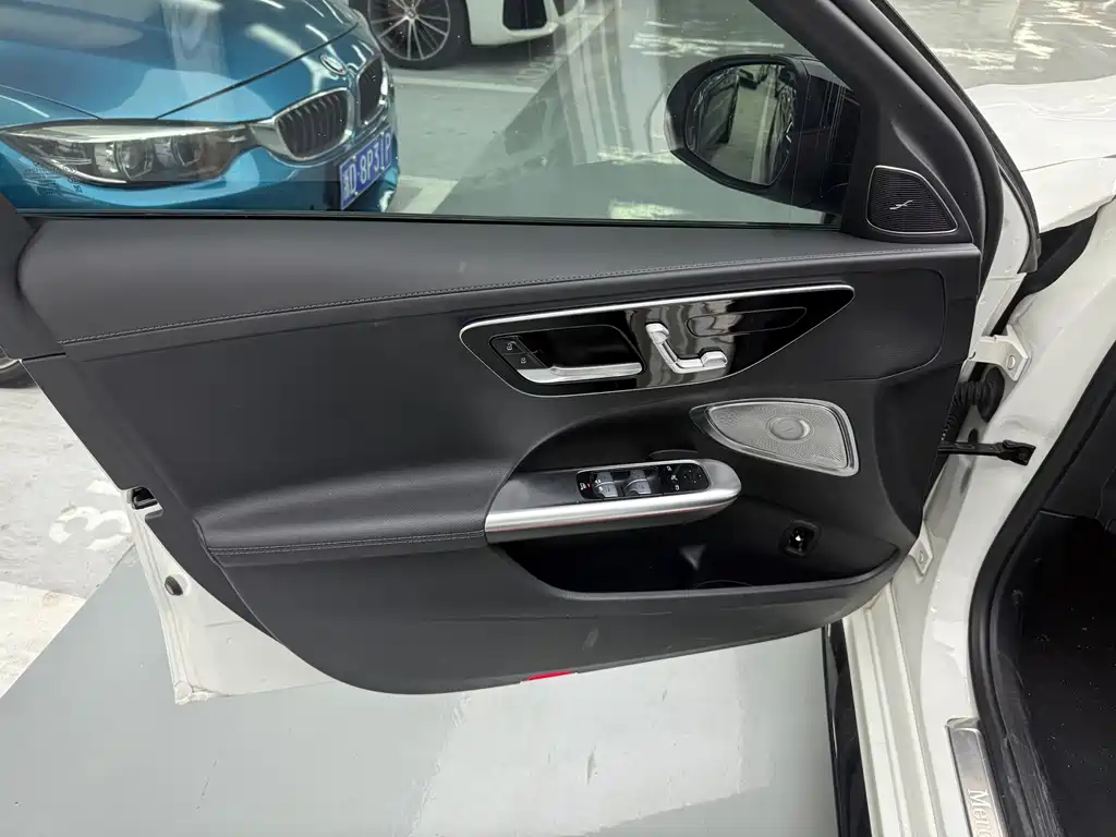 Mercedes-Benz C-Class — миниатюра 6