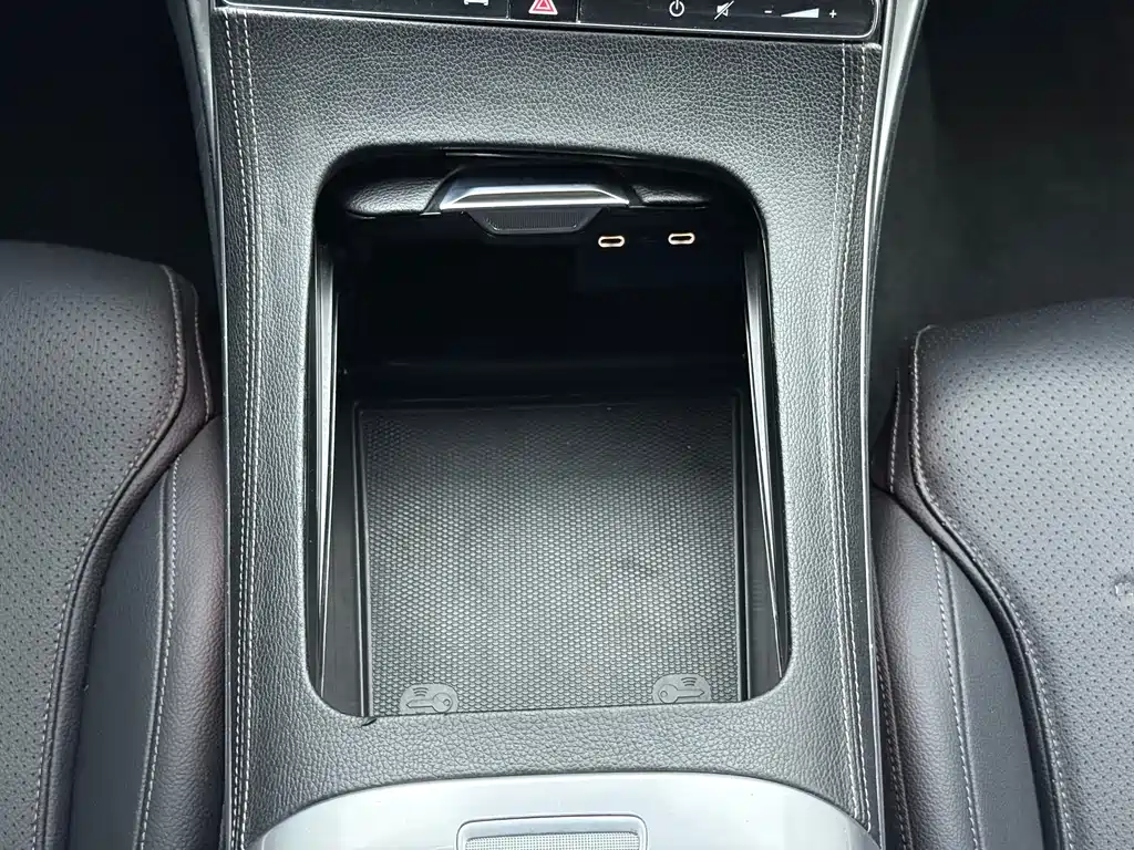 Mercedes-Benz C-Class — миниатюра 13