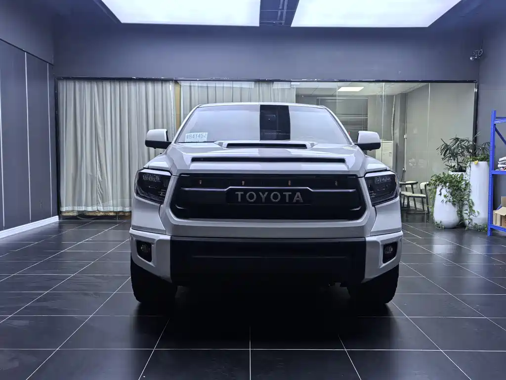 Toyota Sequoia 2017 5.7L