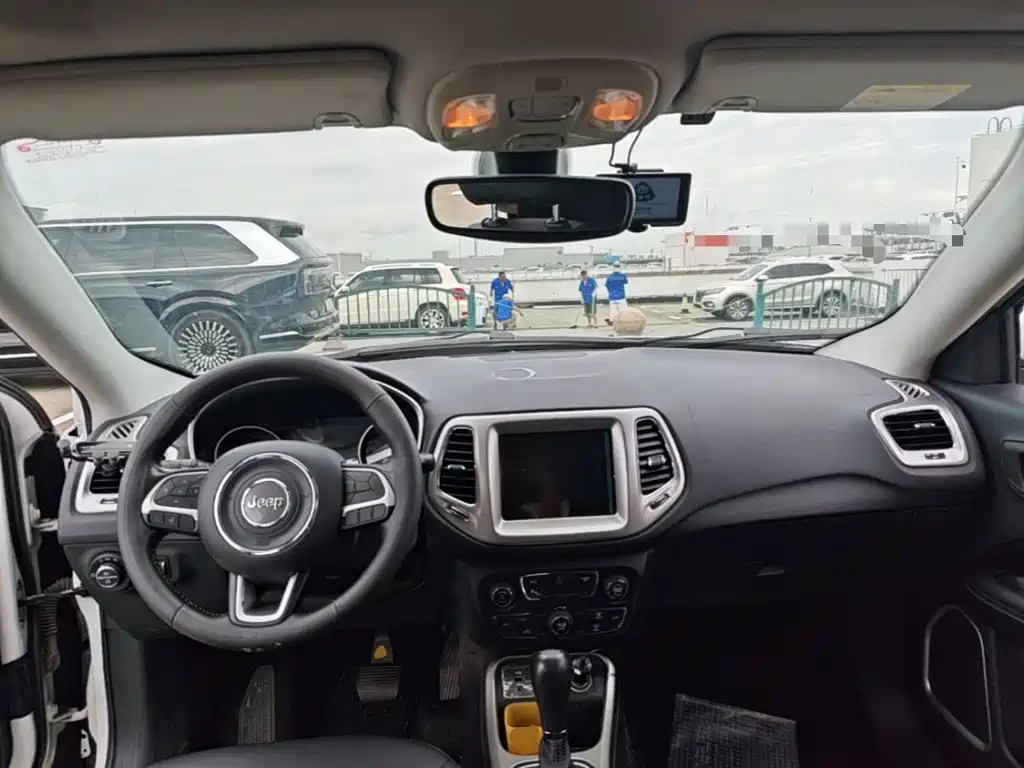 Jeep Compass — миниатюра 10